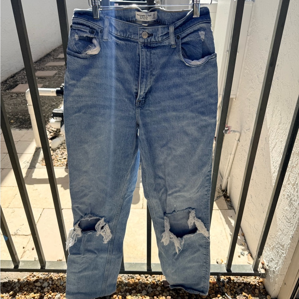 Vintage-Inspired Distressed Blue Abercrombie Jeans - 8L